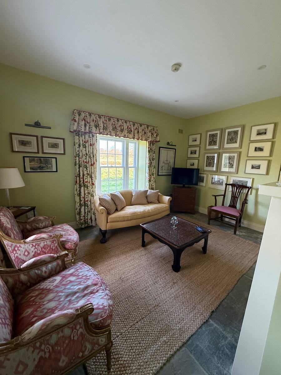 Lodge: Living room