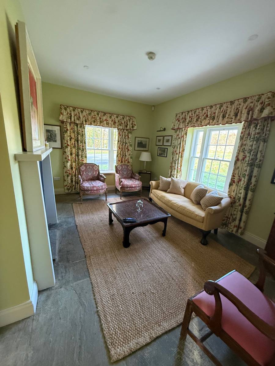 Lodge: Sitting room